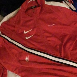 NIKE TRACK SUIT SIZE LARGE